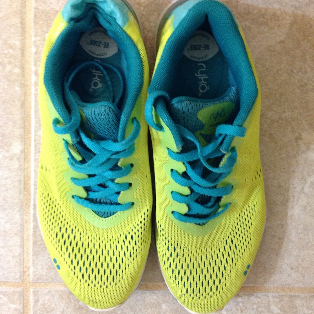 Ryka Walking/Tennis Shoes